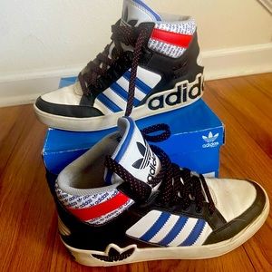 Boys Hardcourt Adidas excellent condition!